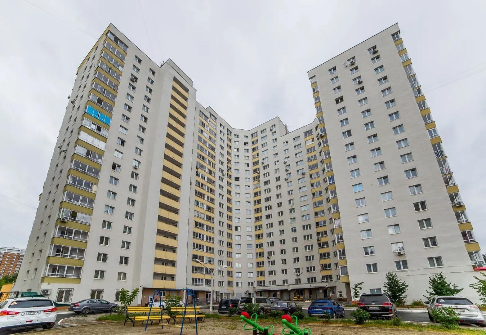 Европа-центр Щорса, 105