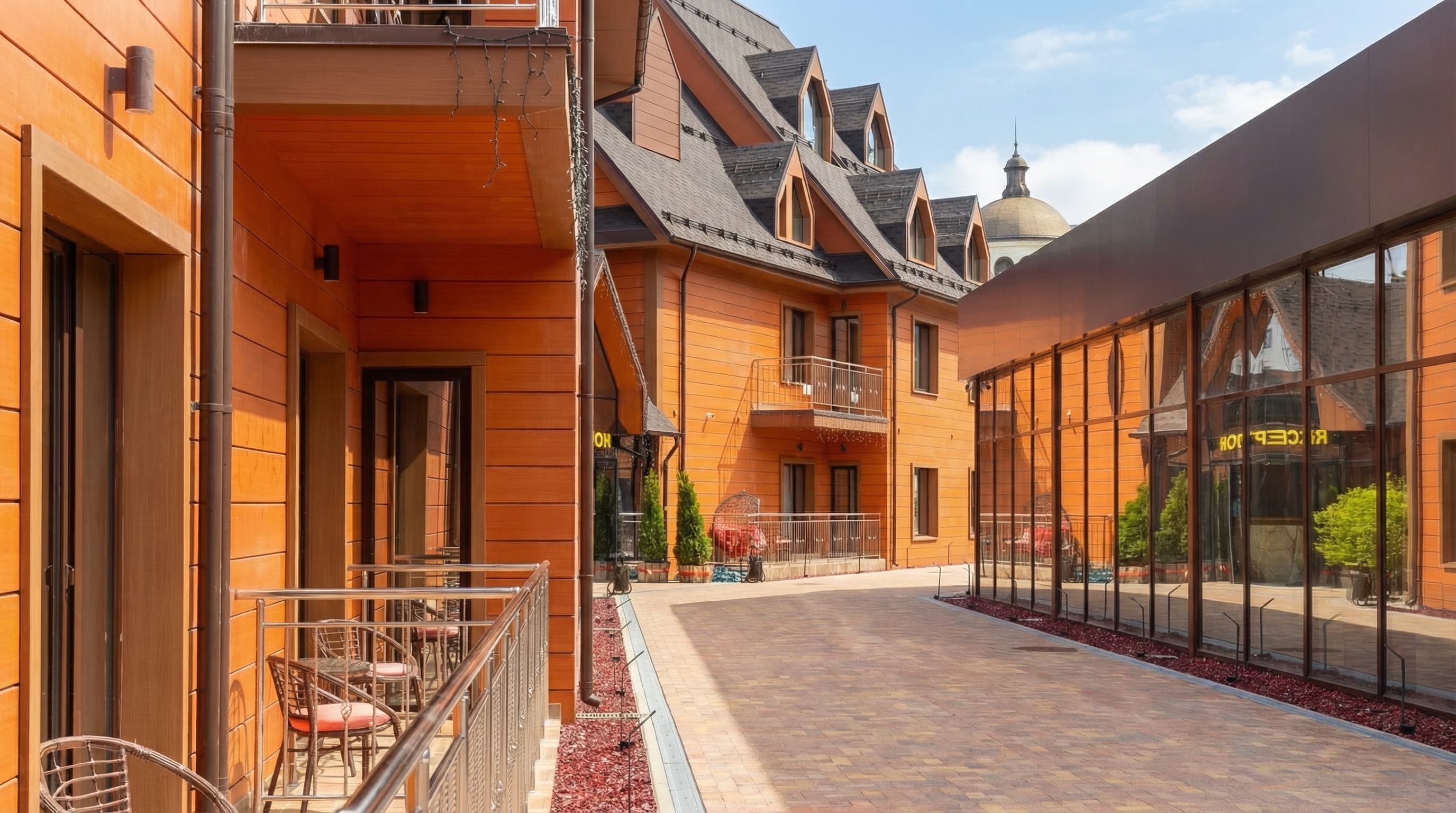 Red Wood Hotel