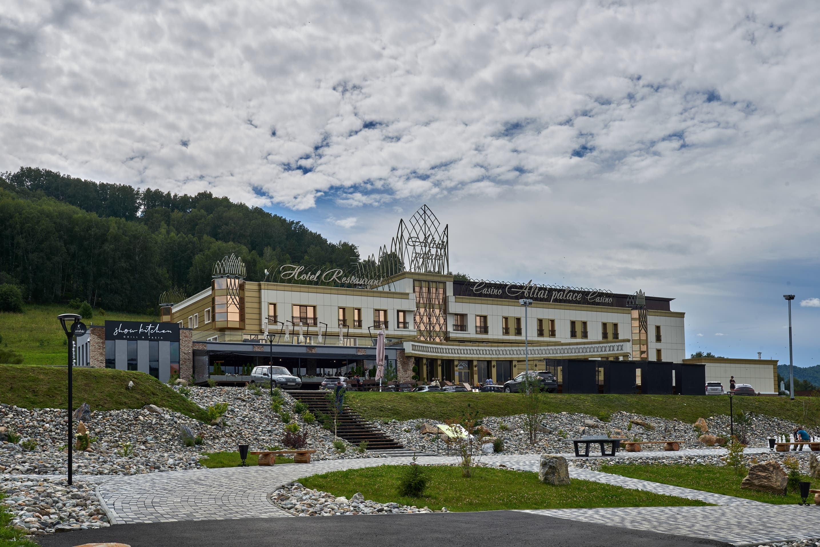 Алтай Пэлас