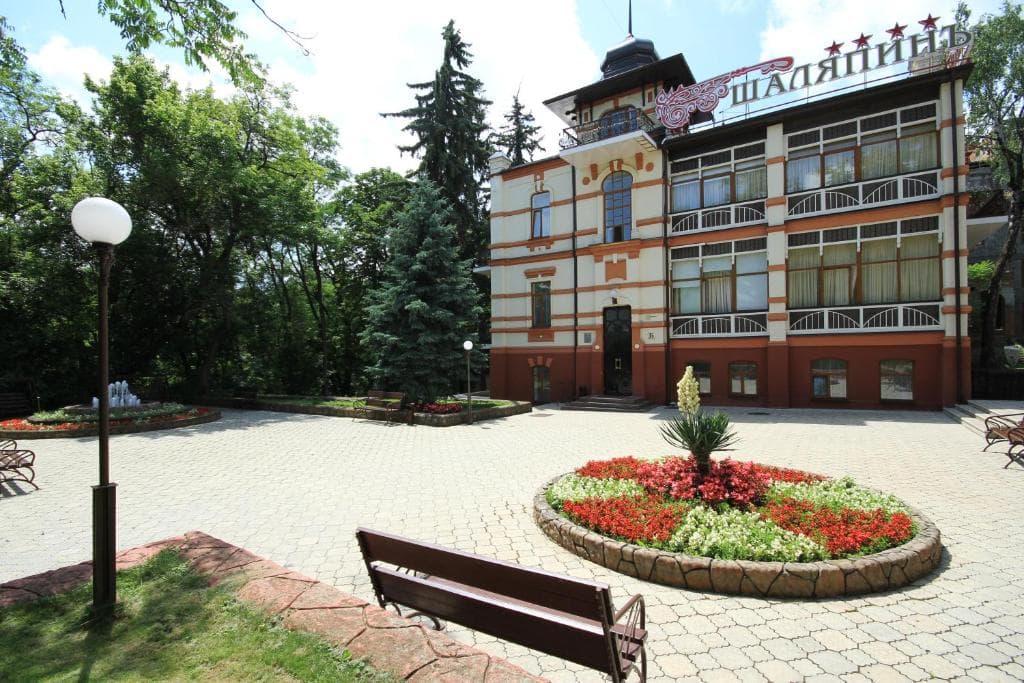 Шаляпинъ (Кисловодск)